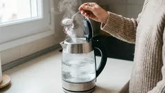 Namiesto octu a jedlej sódy pridávam tento lacný prášok. Vodný kameň z kanvice zmizne ako mávnutím čarovného prútika.