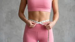 Previsnuté brucho sa neodstráni skracovaním. 5 cvikov, o ktorých fitness kluby mlčia