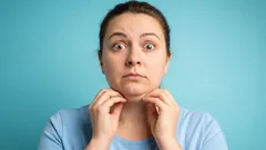 Objavuje sa vám v predklone „dvojitá brada“? Napravte túto bežnú chybu a chráňte si krk.