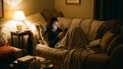 Prečo pôsobíte ako spoločenský človek, ale nemáte žiadnych blízkych priateľov: jemné náznaky emocionálneho odstupu