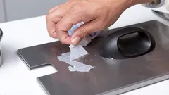 Ako ľahko odstrániť prilepené štítky: tieto triky naozaj fungujú.